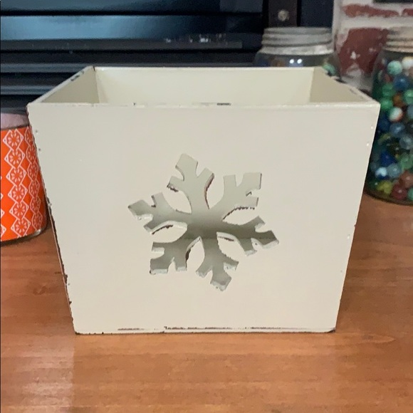 8”x8” Farmhouse wooden tote with snowflake cutout - Picture 1 of 6